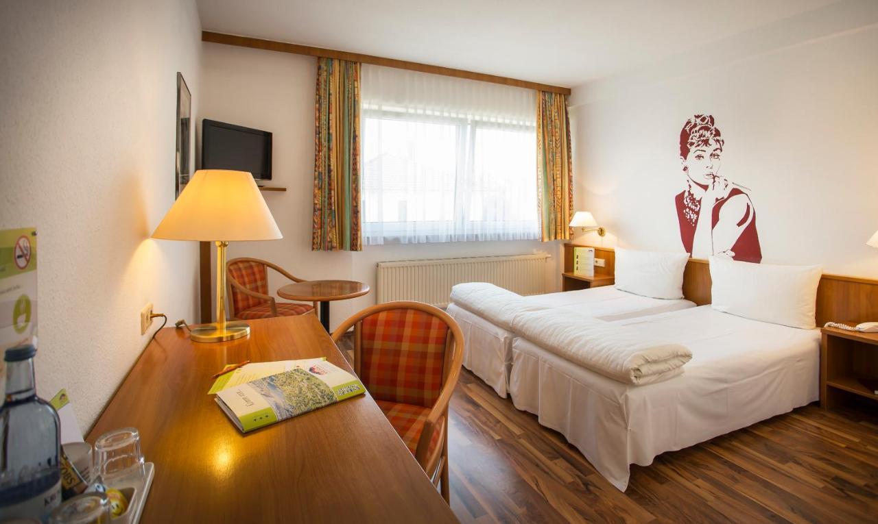 Hotel Amerika Бад Шусенрид Екстериор снимка