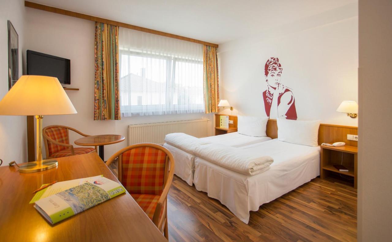Hotel Amerika Бад Шусенрид Екстериор снимка